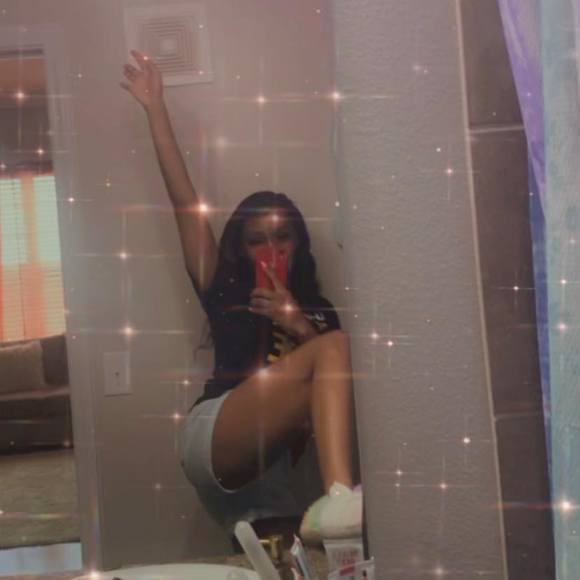 Poshmark profile picture for @cliche